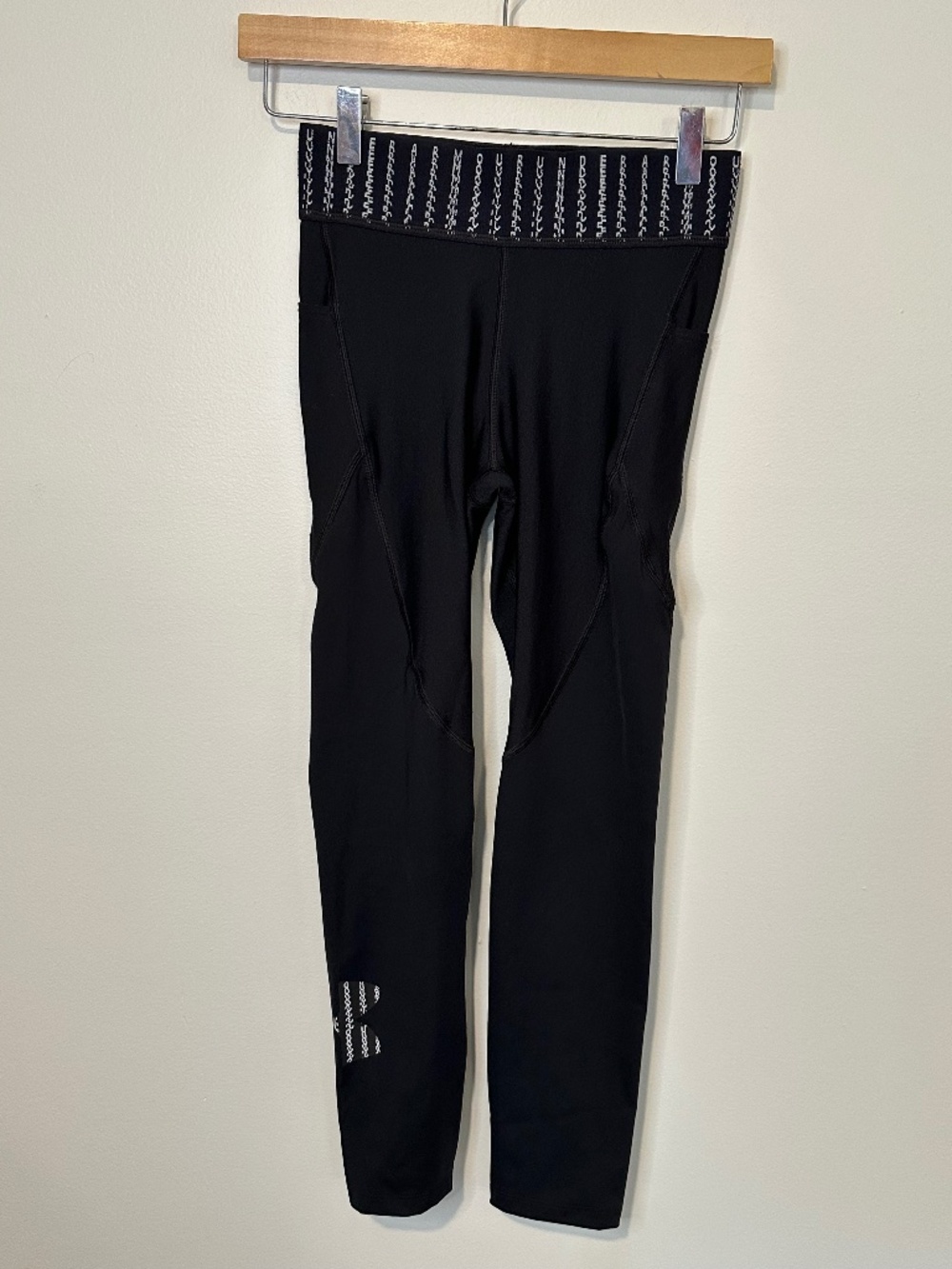 Under Armour Black Leggings Small Pockets Athletic Yoga Running